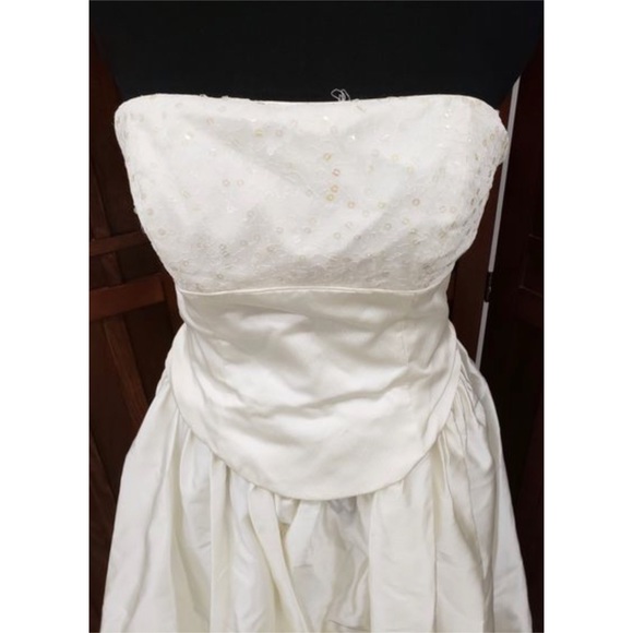💍Alfred Angelo Strapless Wedding Dress 👰 - Picture 2 of 6